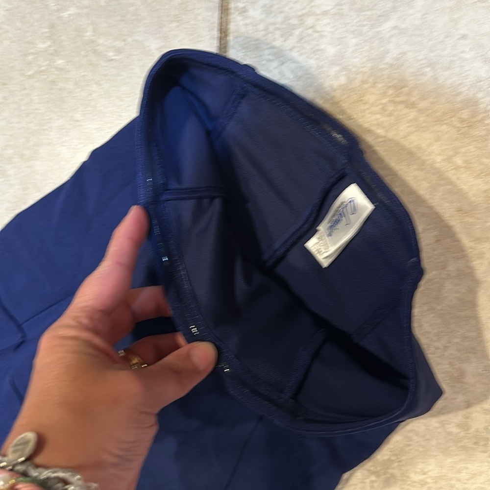 High-Waisted Navy Leggings - Picture 7 of 8